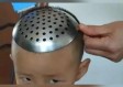 小小勺子，大大改变，小学生用勺子当理发镜的奇妙变帅之旅